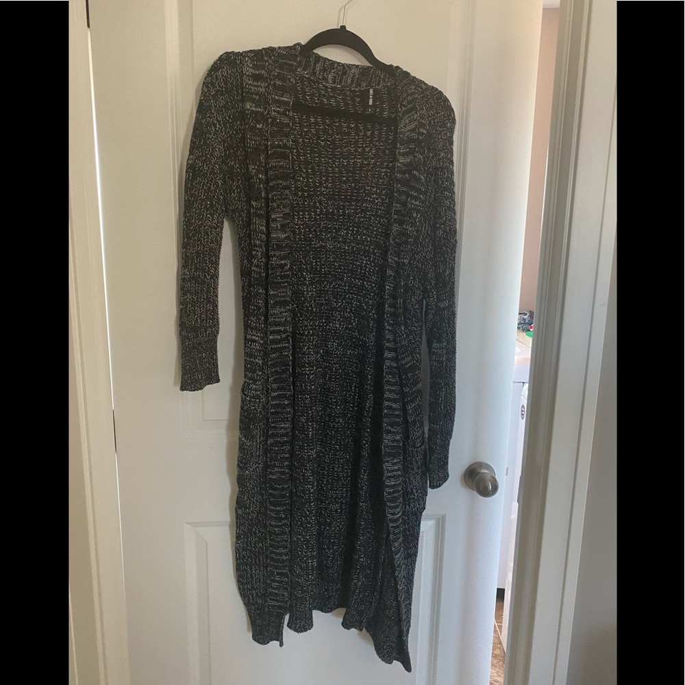 Agnes & Dora Black heathered cardigan size small